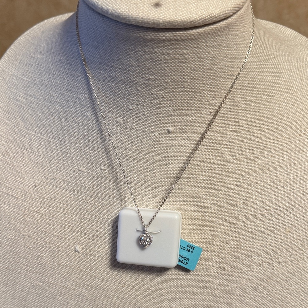 Elegant Sterling Silver Heart Pendant Moissanite Necklace 0.94 CTW